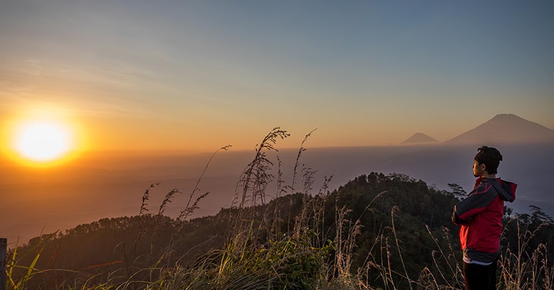 Gunung Kunir; Menanti “Sunset” di Salah Satu Atap Purworejo