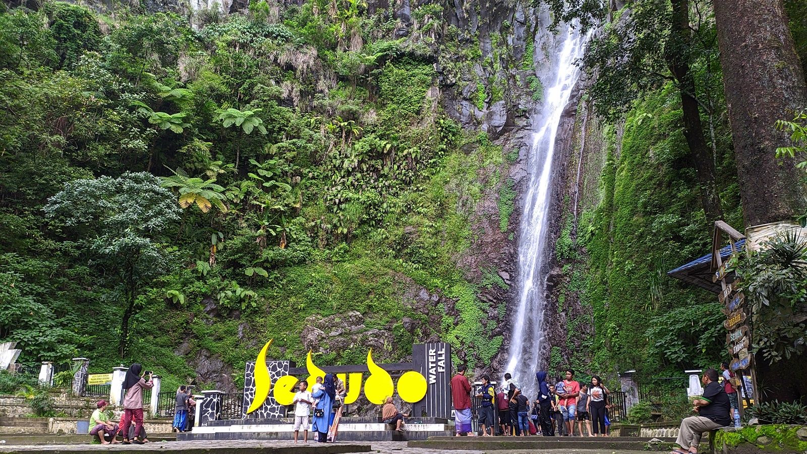 Fasilitas Wisata Air Terjun Sedudo