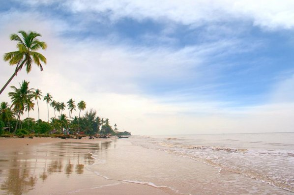 Pantai Panjang di Teluk Rhu