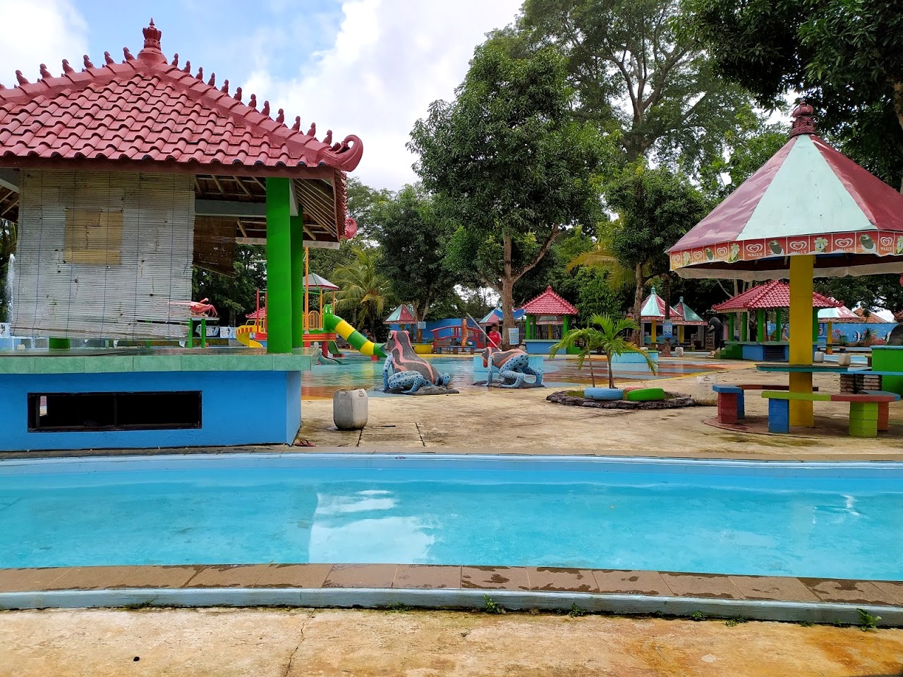 pemandangan air terjun Dlundung yang indah