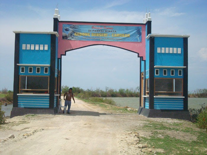 Keindahan Pantai Caruban