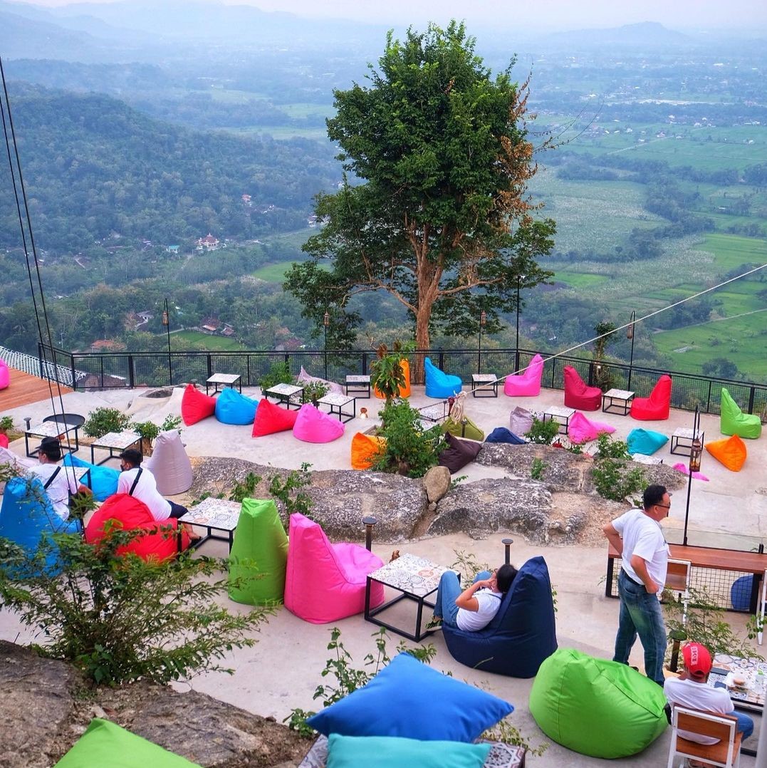 Lokasi dan Harga Tiket Masuk Obelix Hills Sunset View Jogja - Wisatainfo