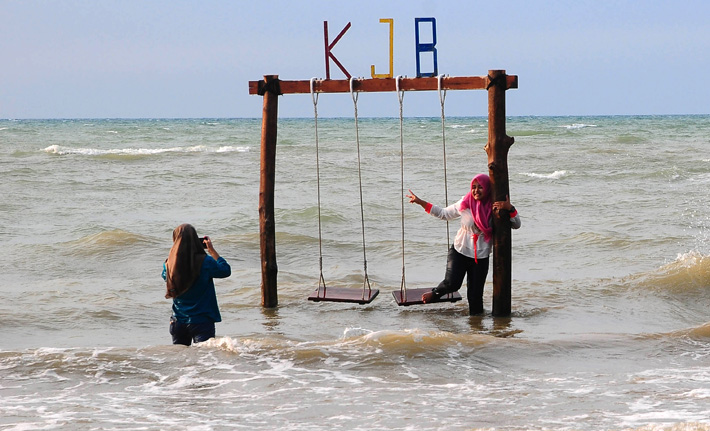 Pantai Karang Jahe 4