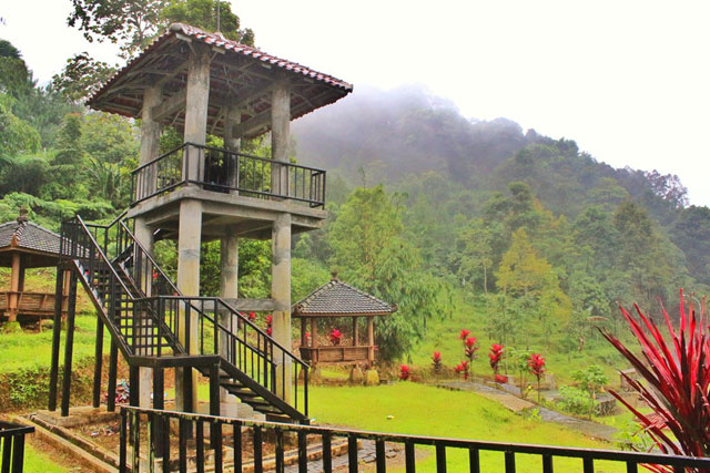 Taman Bunga di Linggoasri