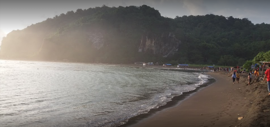 Keindahan Pantai Selok