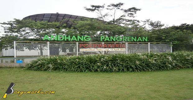 Naik Kereta Mini Di Taman Kota Andhang Pangrenan Purwokerto - Dody