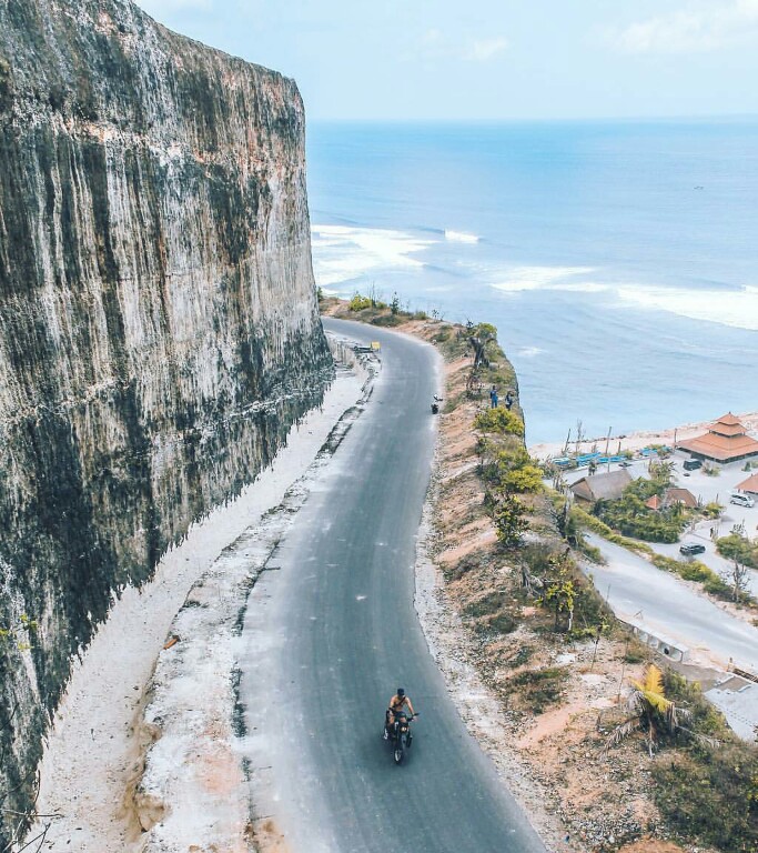 Pantai Melasti Bali