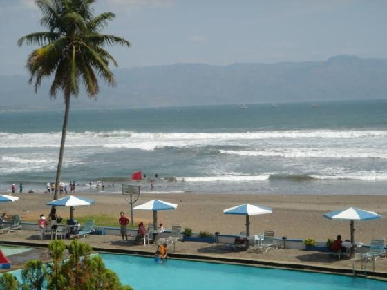 Pantai Karang Tengah yang indah