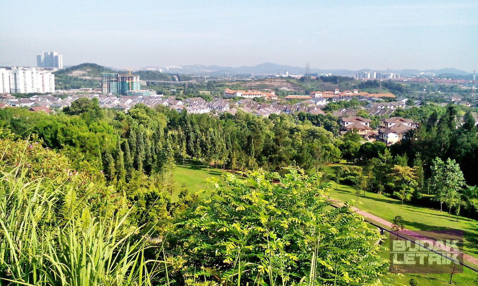 Budak Letrik: Berbasikal Lipat di Taman Saujana Hijau, Putrajaya