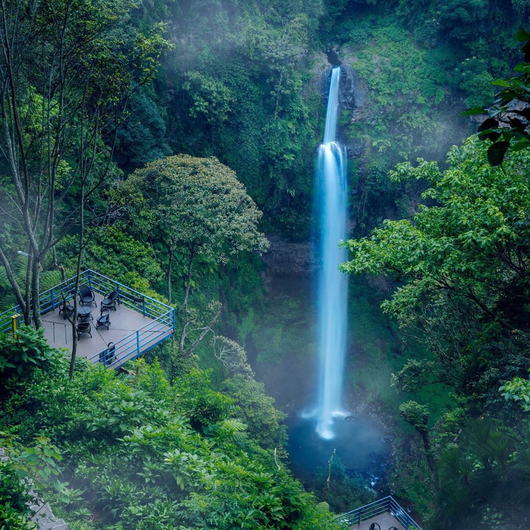 Keindahan Curug Cimahi di Bandung