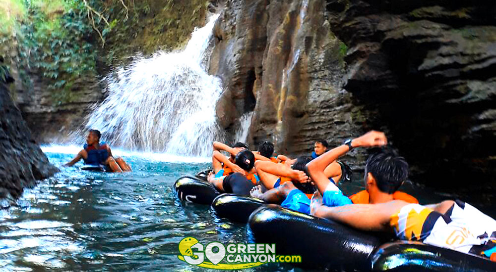 Aktivitas River Tubing di Green Santirah Selasari