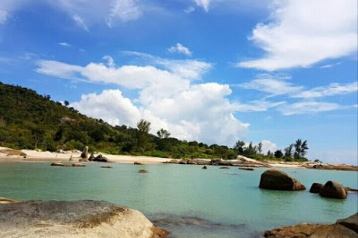 Pemandangan di Pantai Nirwana Kota Padang