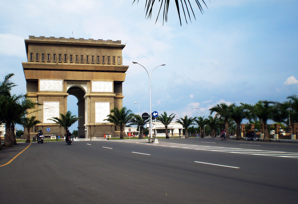 Tenang dan Damai di Monumen Simpang Lima Gumul Kediri