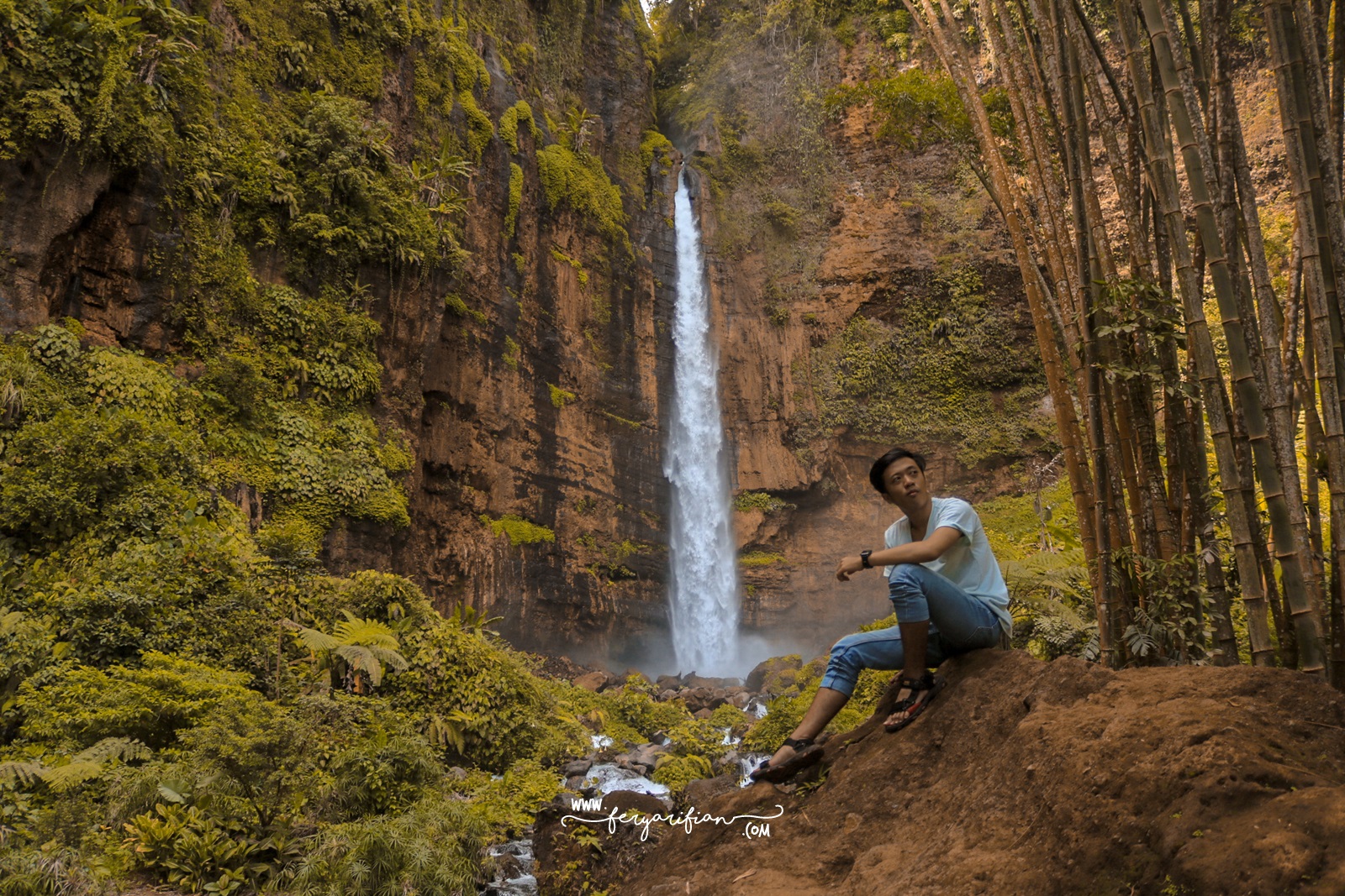 Keindahan Air Terjun Kapas Biru Lumajang yang Wajib Untuk Dikunjungi