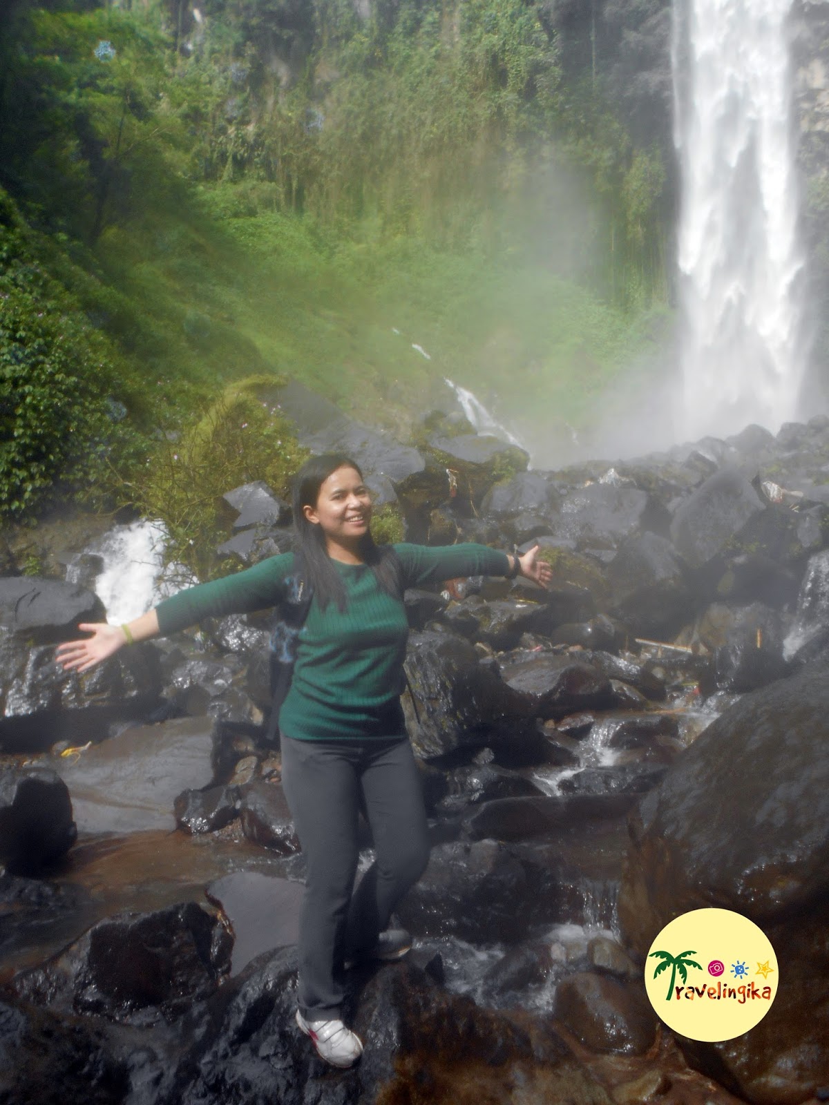 Foto air terjun Grojogan Sewu yang menjadi obyek wisata terpopuler di Tawangmangu