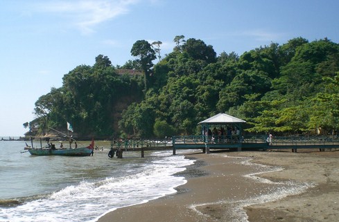 Daya Tarik Pantai Ujung Negoro