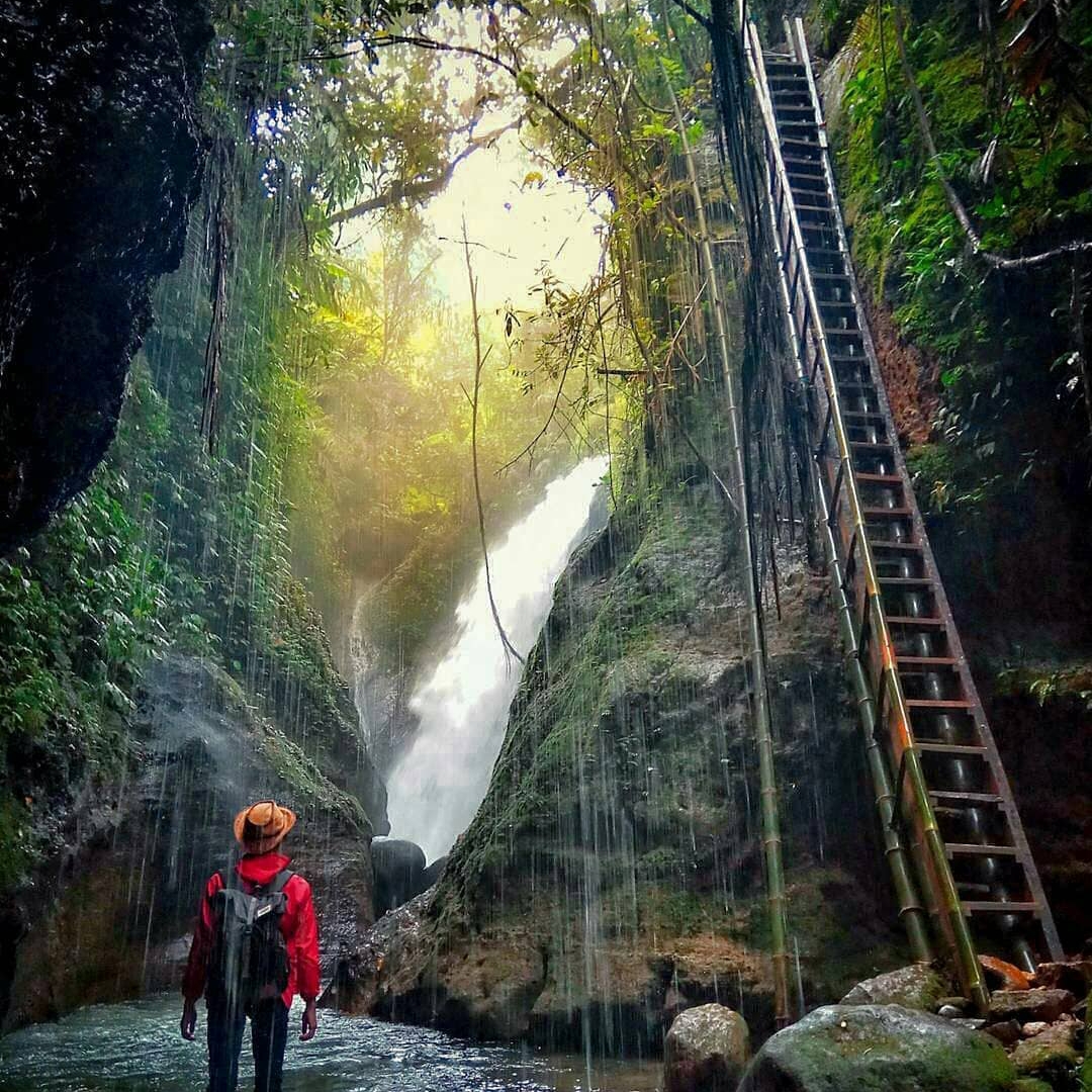 Curug Kiara Gunung Menir
