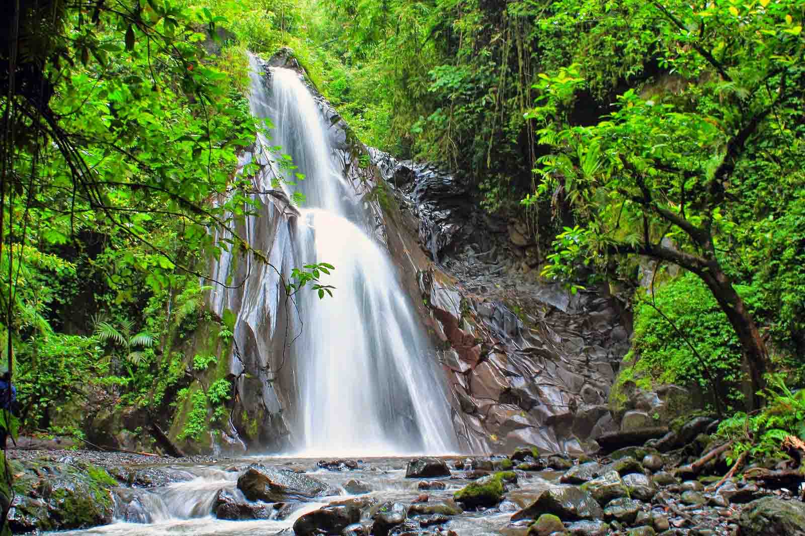 Air Terjun Kembar Arum Jawa Timur