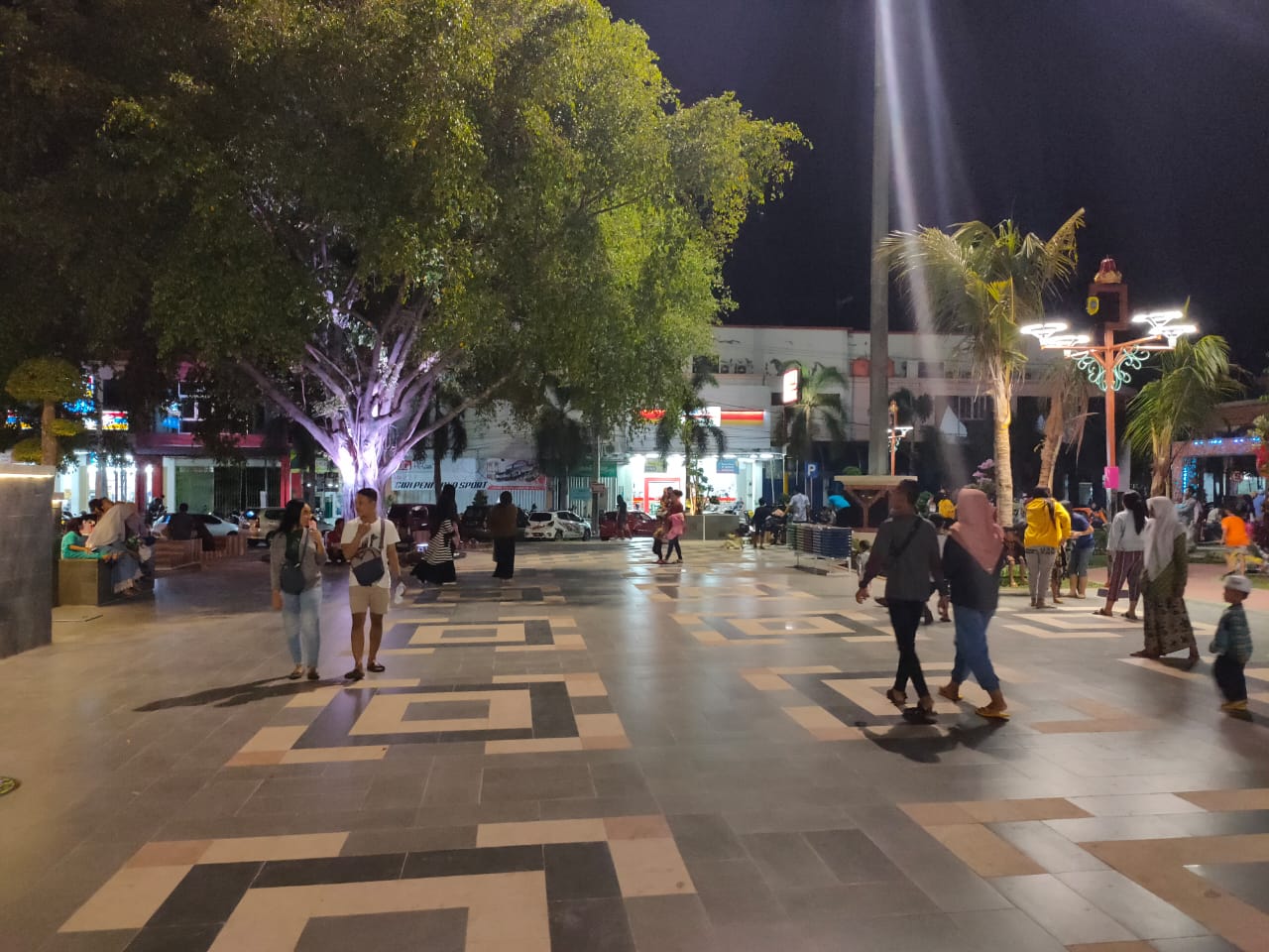 Asyiknya Nongkrong di Alun Alun Pati Yang Baru