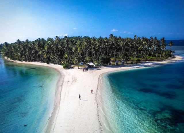 Pantai Mahitam di Pulau Lampung Selatan
