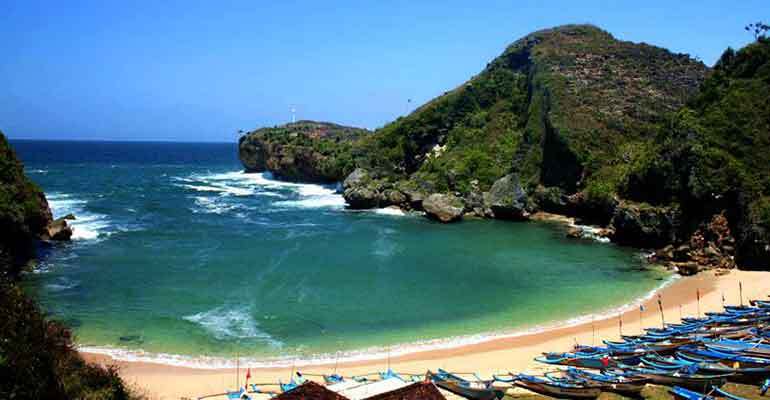 Daya Tarik Pantai Ngrenehan