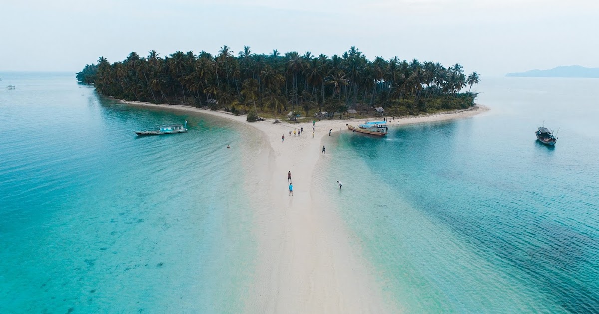 Pantai Mahitam bisa disaksikan dari atas bukit