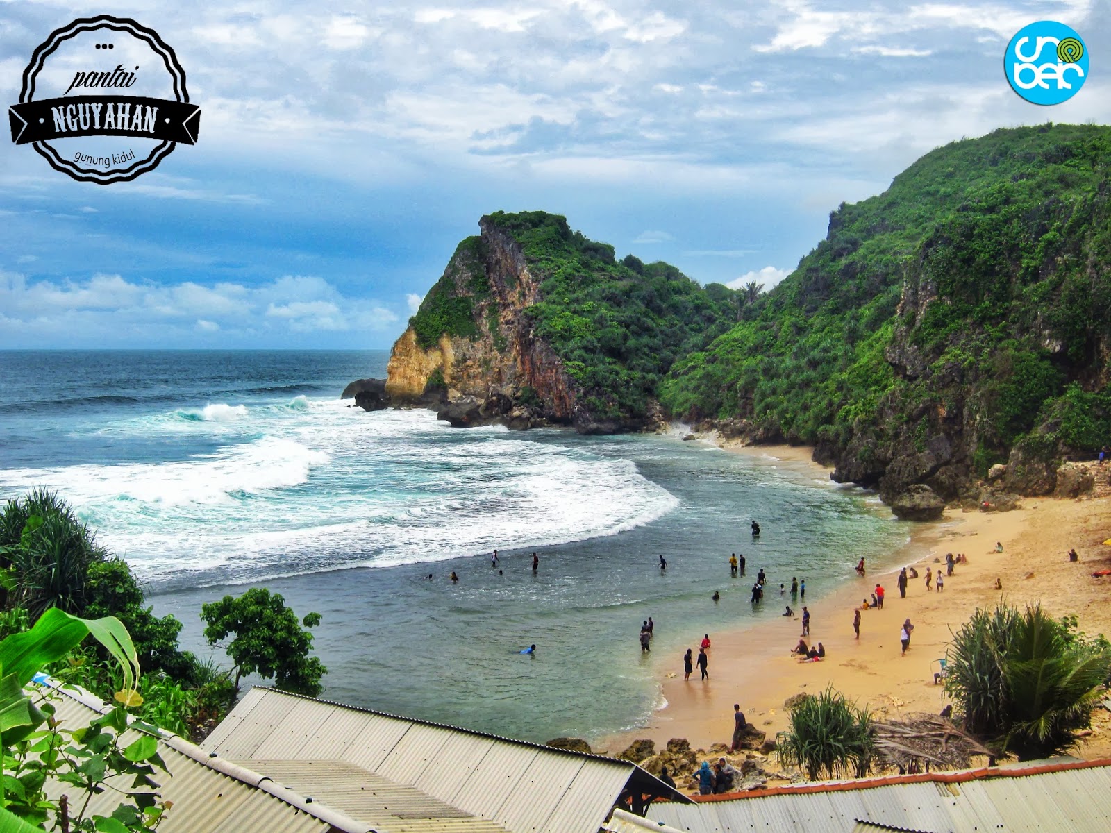 Tongkrongan senja di pantai Nguyahan