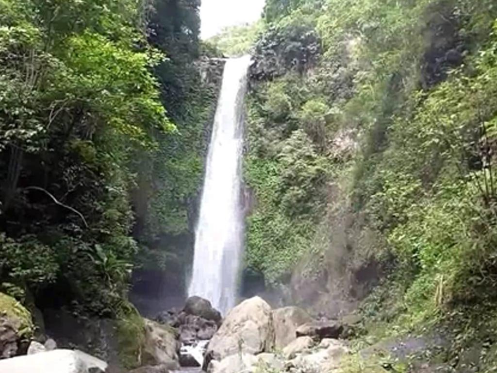 Air Terjun di Bantaeng