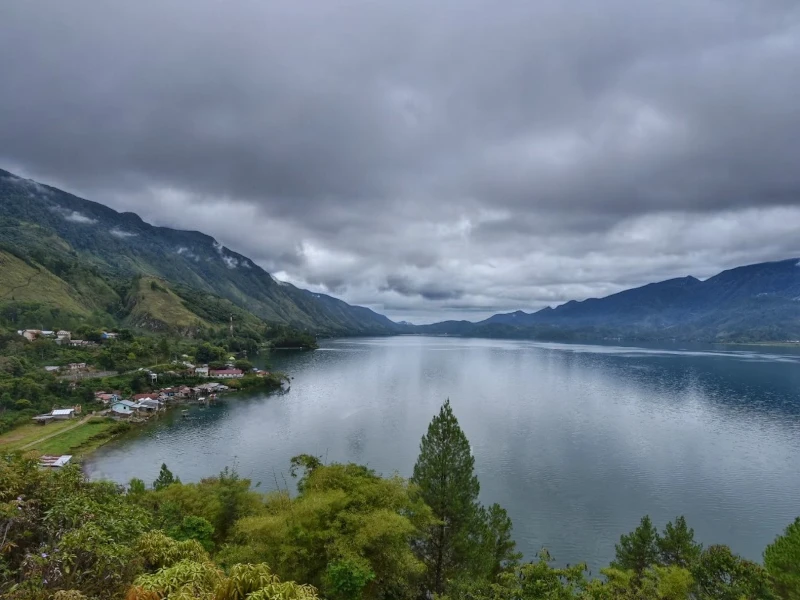 Pesona Danau Laut Tawar: Surga Tersembunyi di Jantung Dataran Tinggi Gayo, Aceh Pesona Danau Laut Tawar: Surga Tersembunyi di Jantung Dataran Tinggi Gayo, Aceh