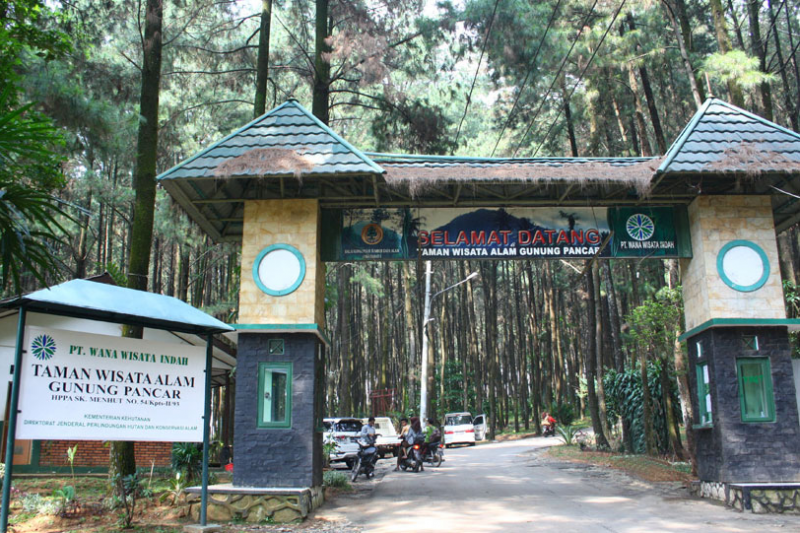 Gerbang Masuk Taman Wisata Alam Gunung Pancar