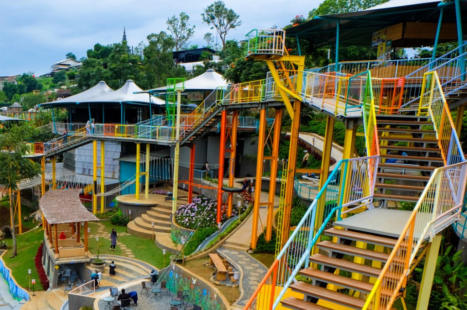 Pemandangan hijau perbukitan D'Dieuland