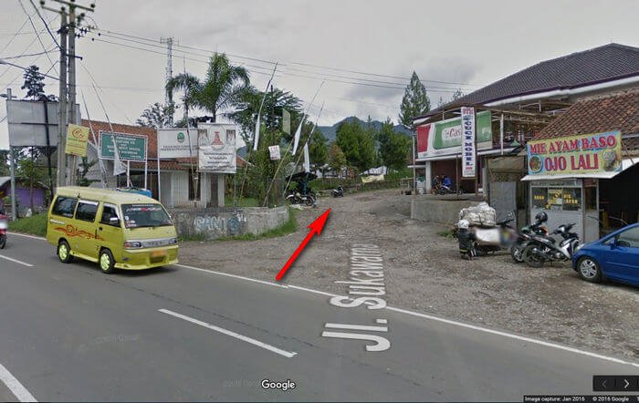 Jalan ke Kebun Teh Sukawana