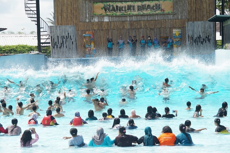 Foto wahana main anak-anak di hawai waterpark malang