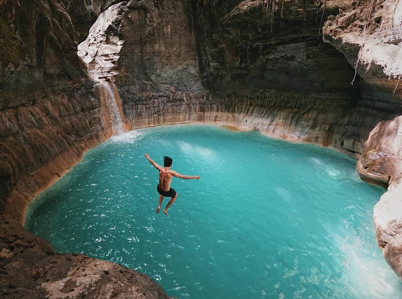 body jumping di air terjun waimarang
