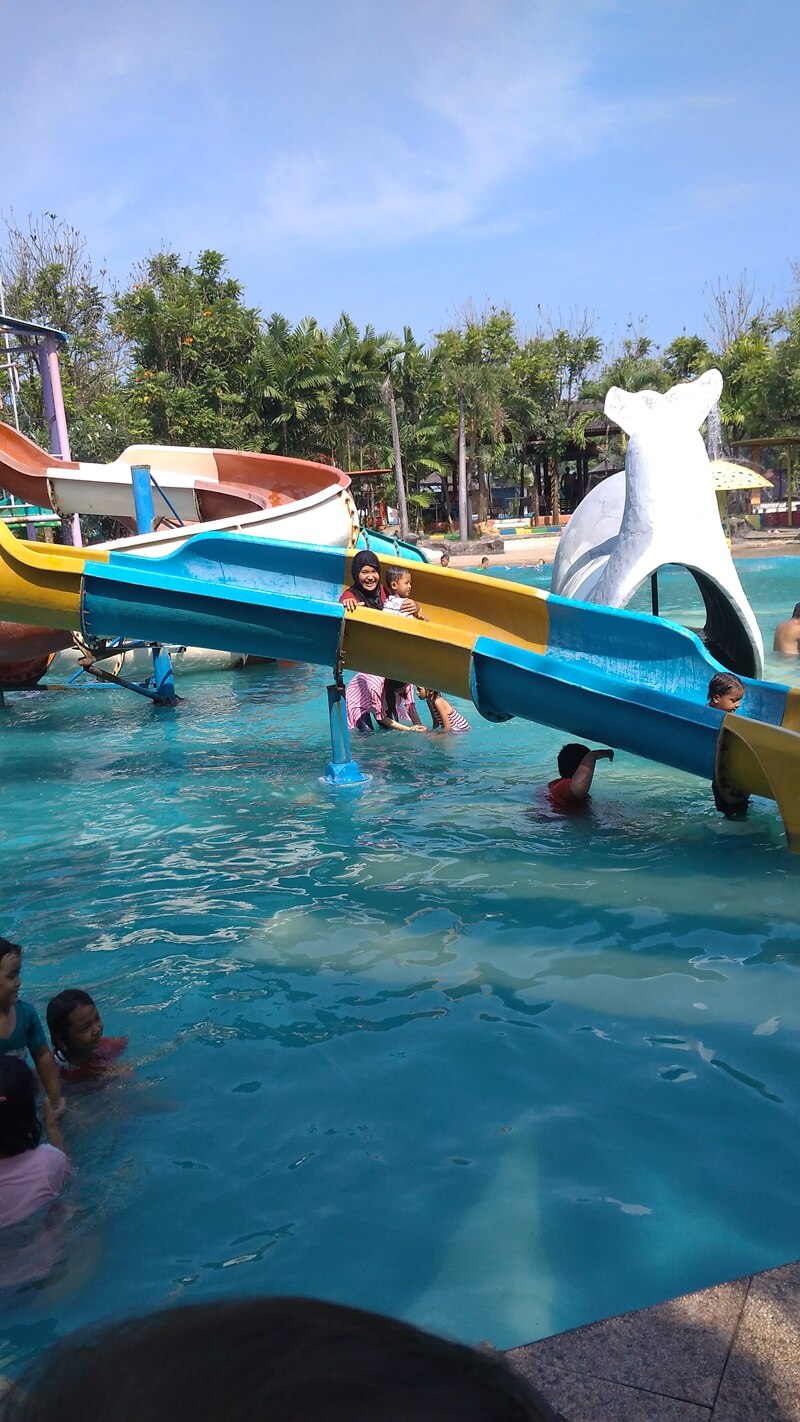 Amazon Waterland, Wahana Permainan Air Hits di Pati Jateng