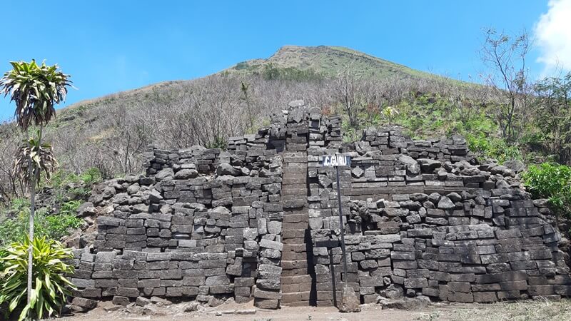 Candi di Kaki Gunung Penanggungan