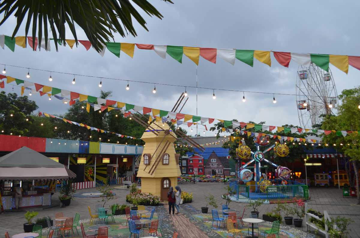 Gambar pemandangan di Suroboyo Carnival Park