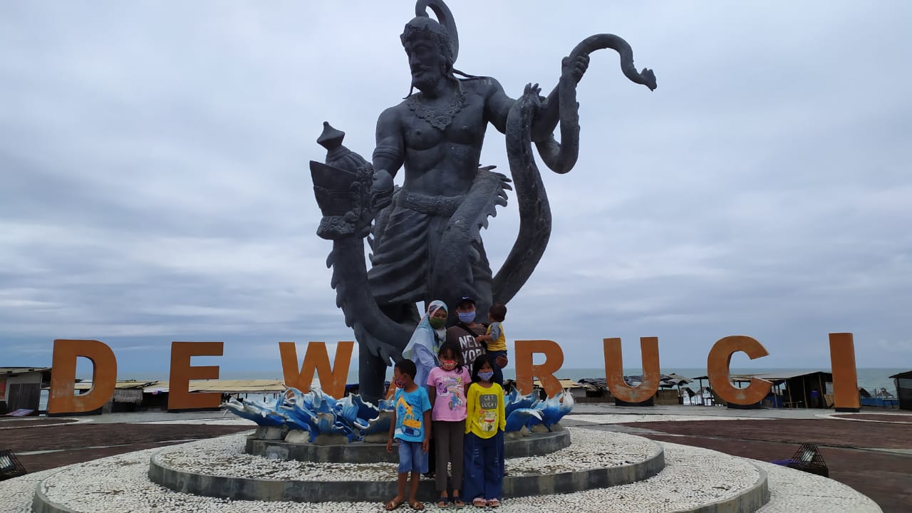 Pantai Dewaruci ditutup