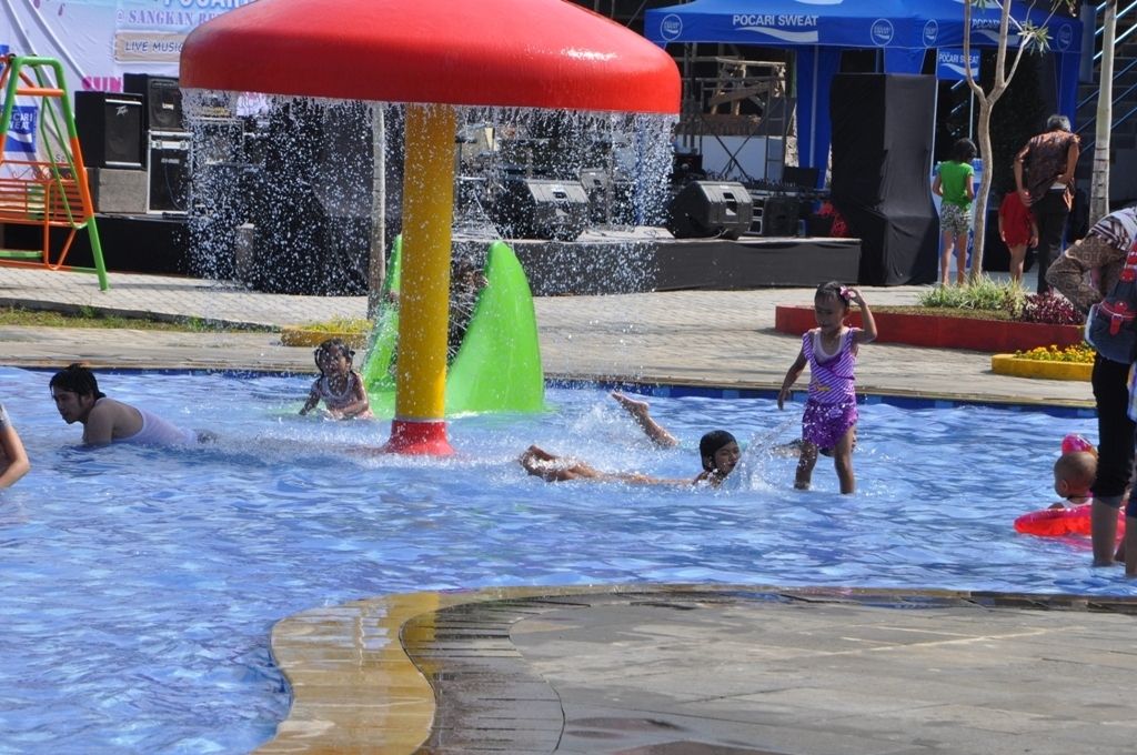 Sangkan Resort Aqua Park merupakan taman rekreasi air terbesar