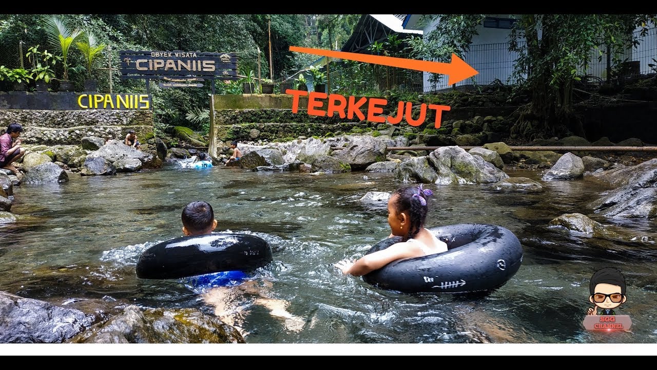 Batu Belah di Wisata Cipaniis