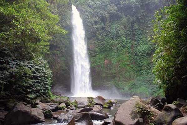 Keindahan Air Terjun Blemantung Pujungan