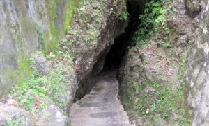 jalan menuju pantai