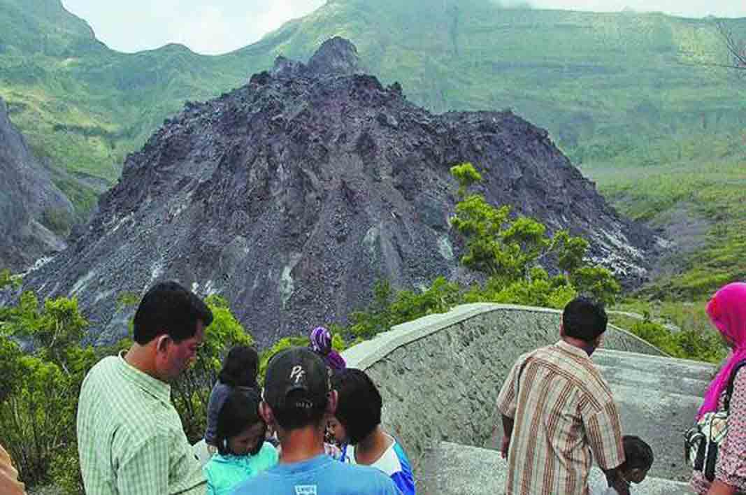Wisata Langit Gunung Bayan