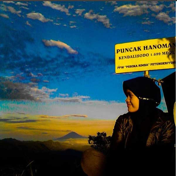 Puncak Hanoman Gunung Kendalisodo