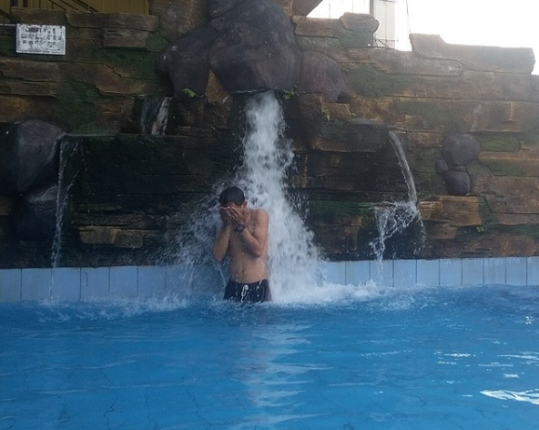 kolam renang banyu biru magetan