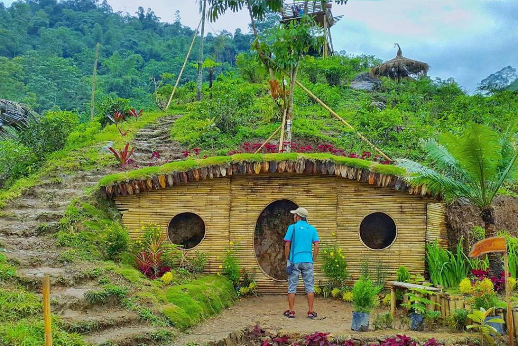 Wisata Rumah Hobbit, Karanganyar