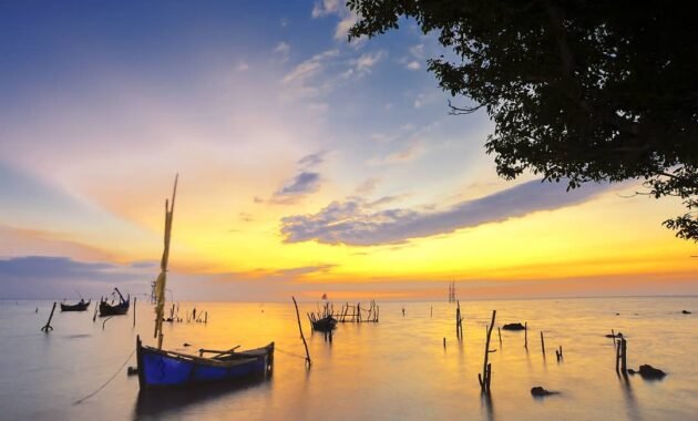 Foto sunset di Pantai Teluk Awur Jepara