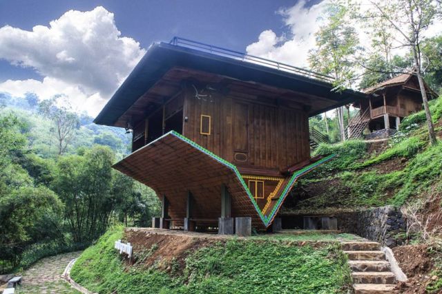 Gambar Wahana Permainan Rumah Terbalik di Dago Dream Park