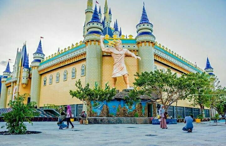 Atlantis Land Surabaya
