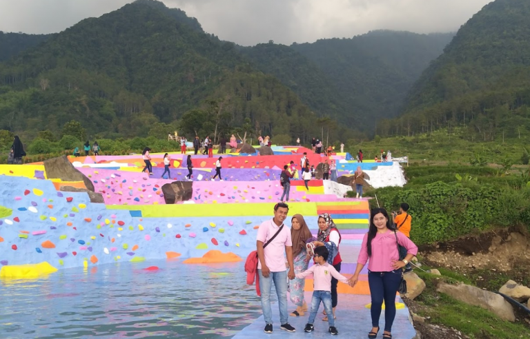 Lokasi dan Harga Tiket Masuk Bumi Pelangi Jalaksana